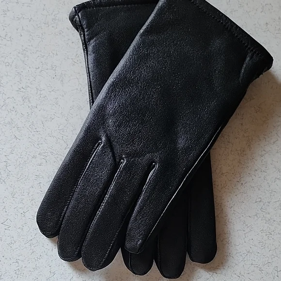Women's Black Leather Gloves - Picture 5 of 5